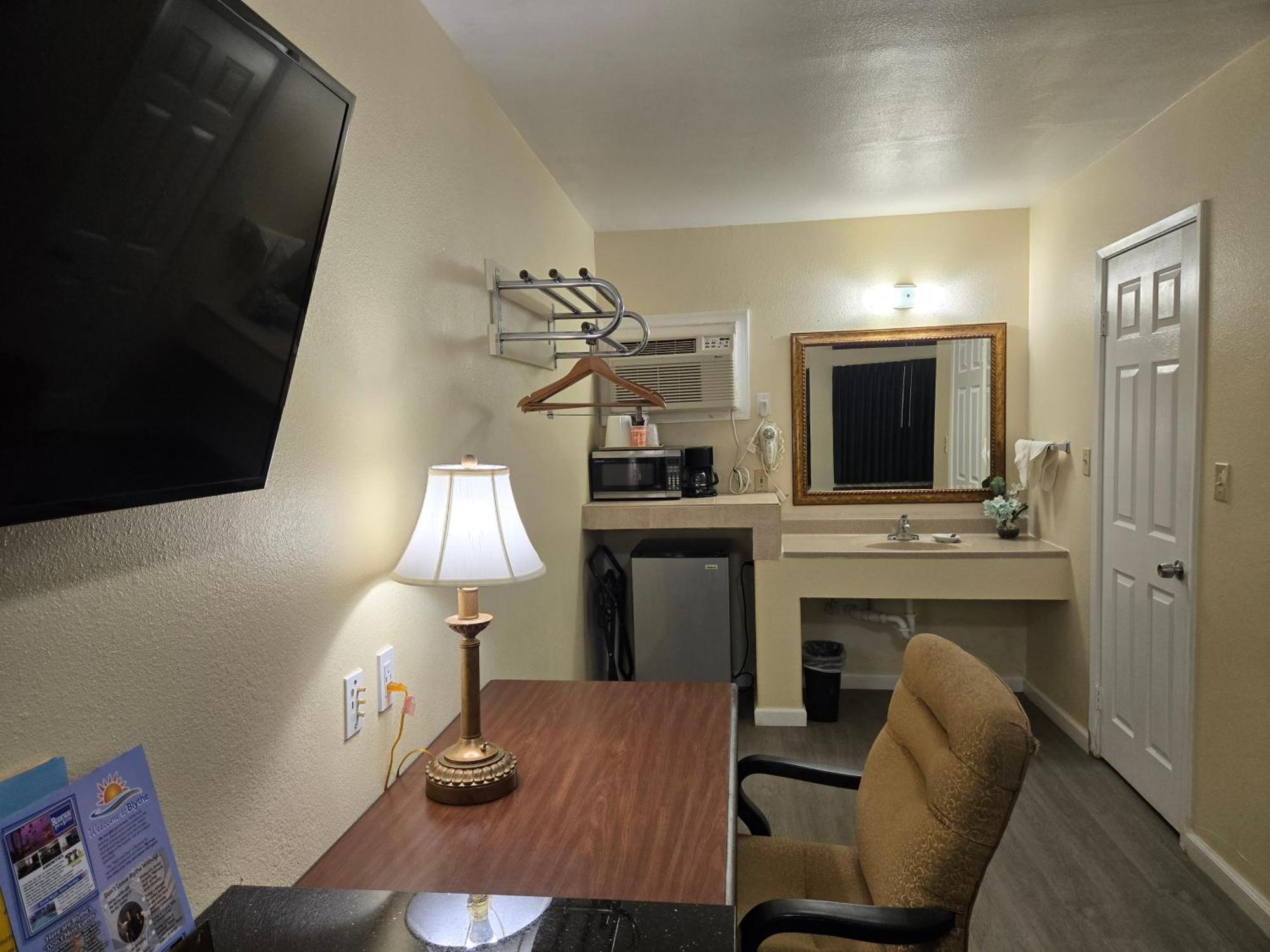 Rodeway & I-10 Hotel 2*