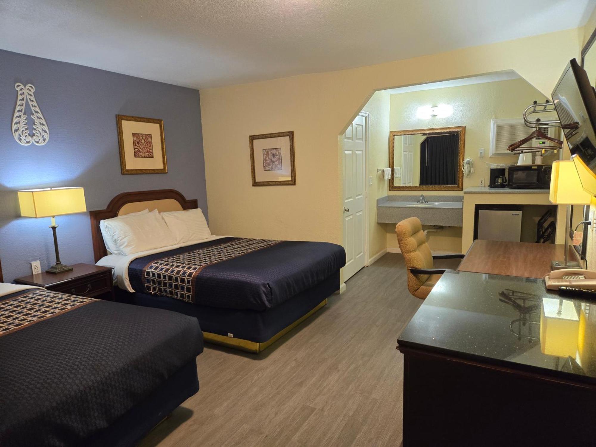 Rodeway & I-10 Hotel