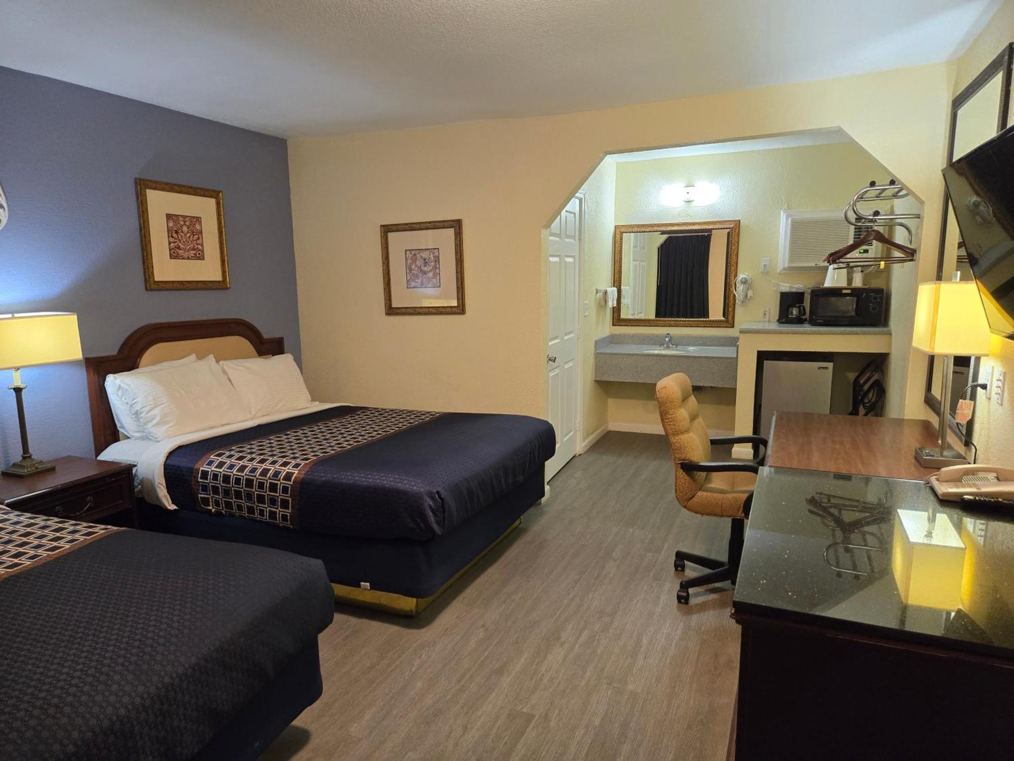 Rodeway & I-10 Hotel 2*