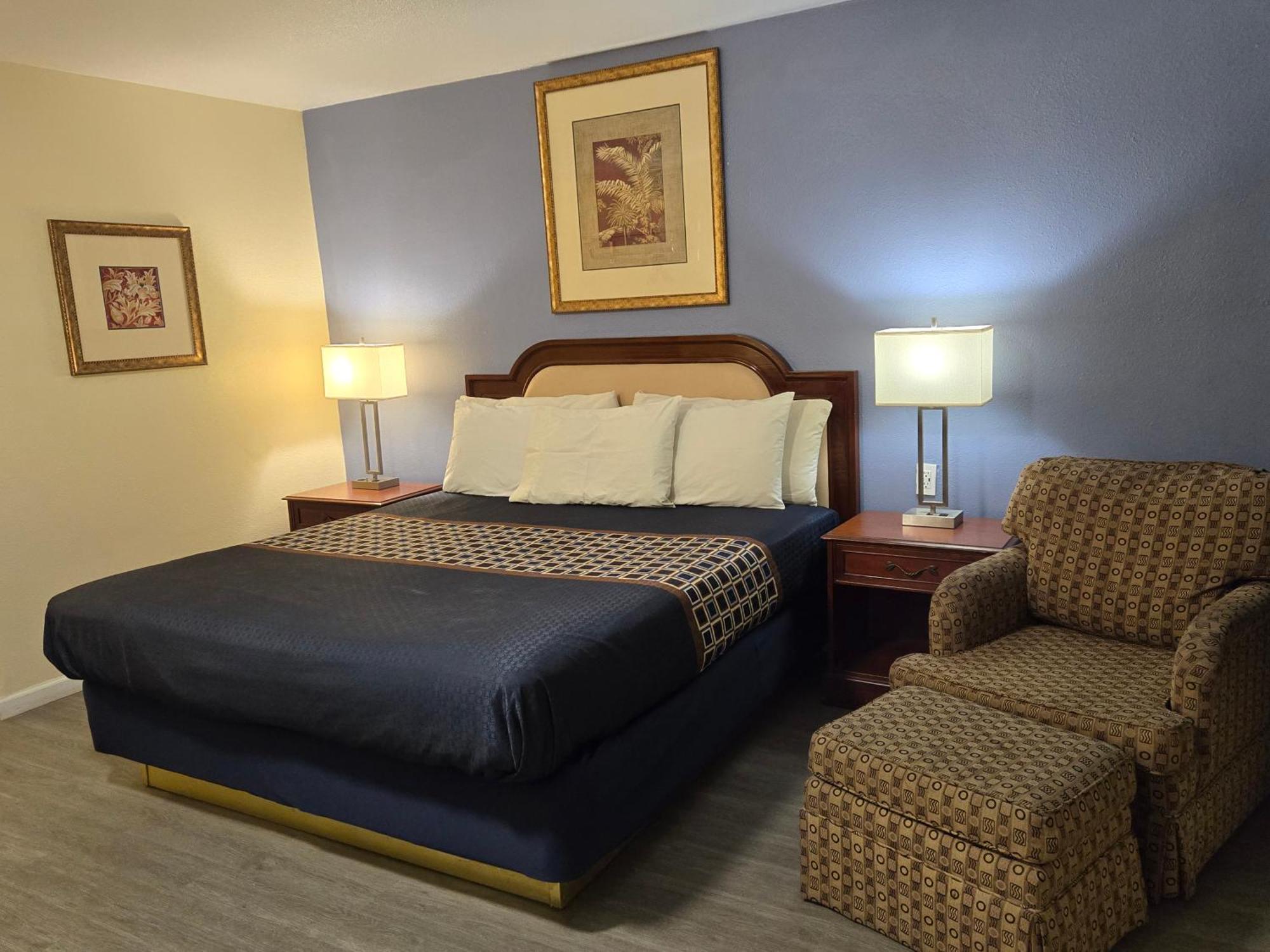 Rodeway & I-10 Hotel