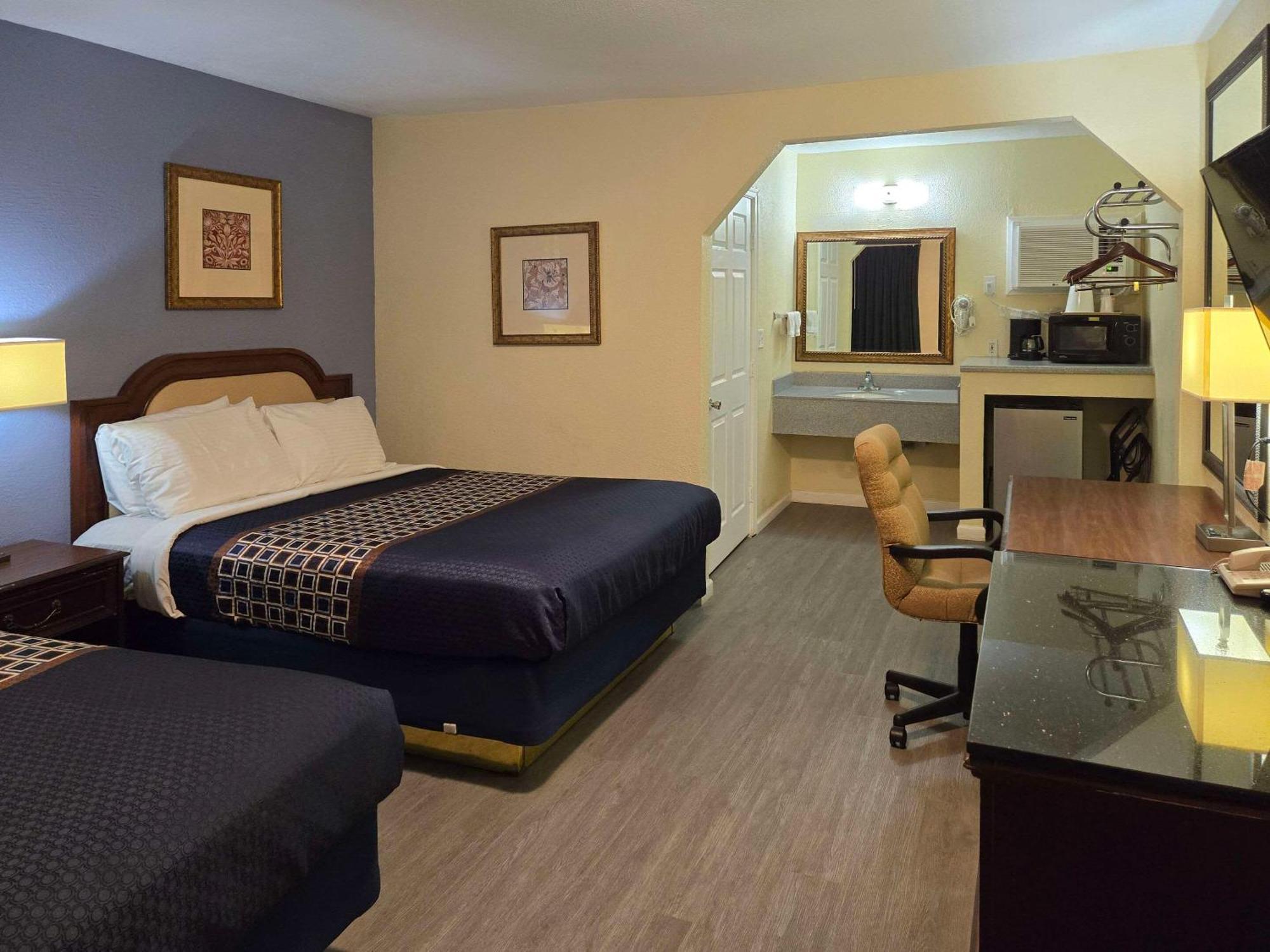 Hotel Rodeway & I-10 2*