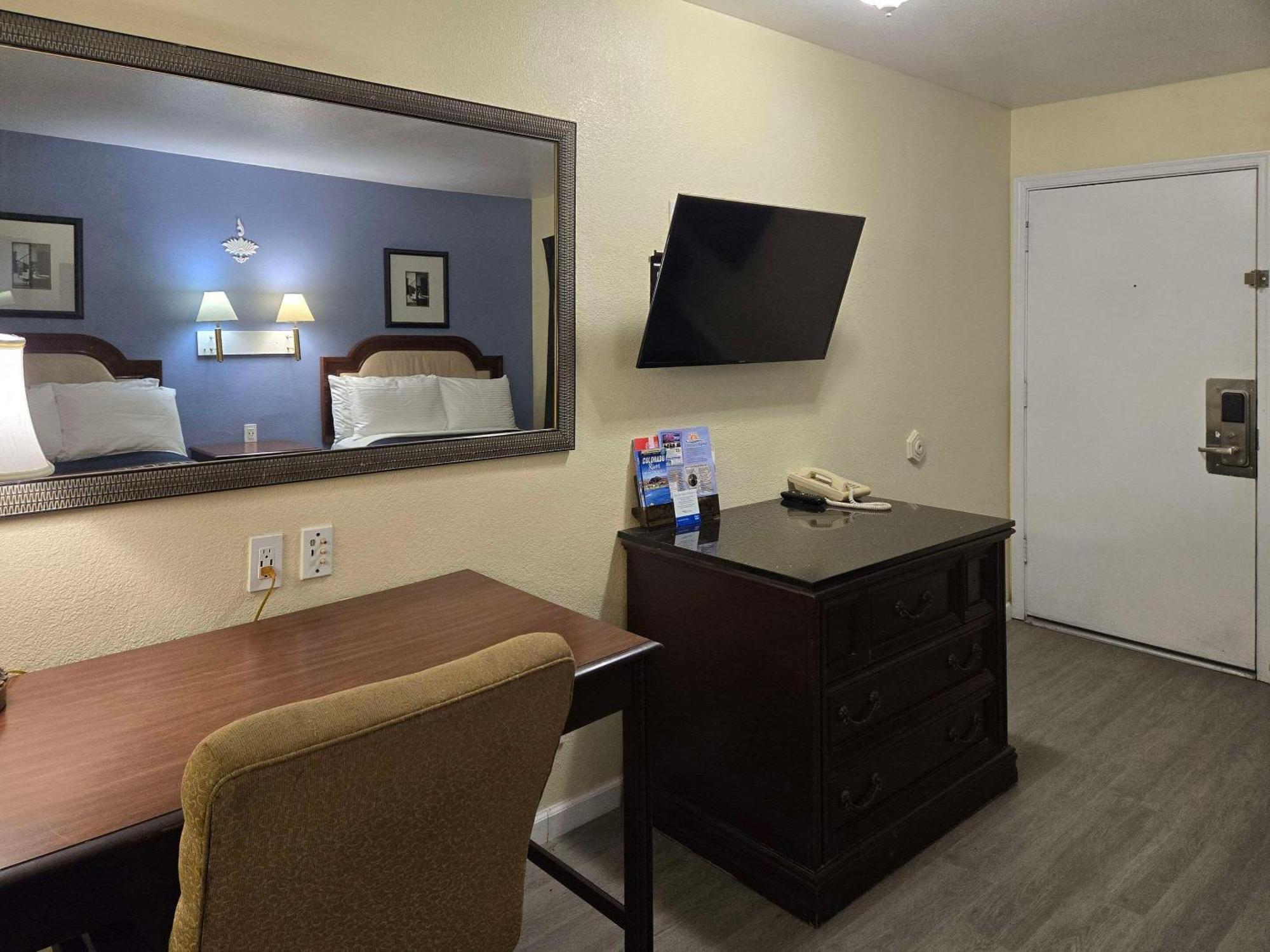 Rodeway & I-10 Hotel Blythe
