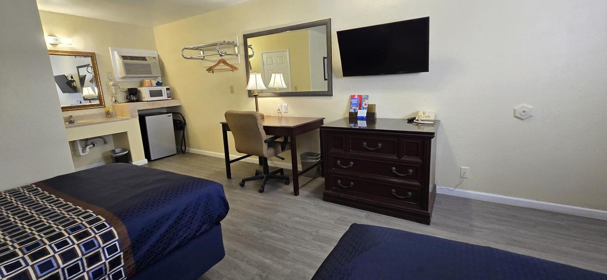 Rodeway & I-10 Hotel