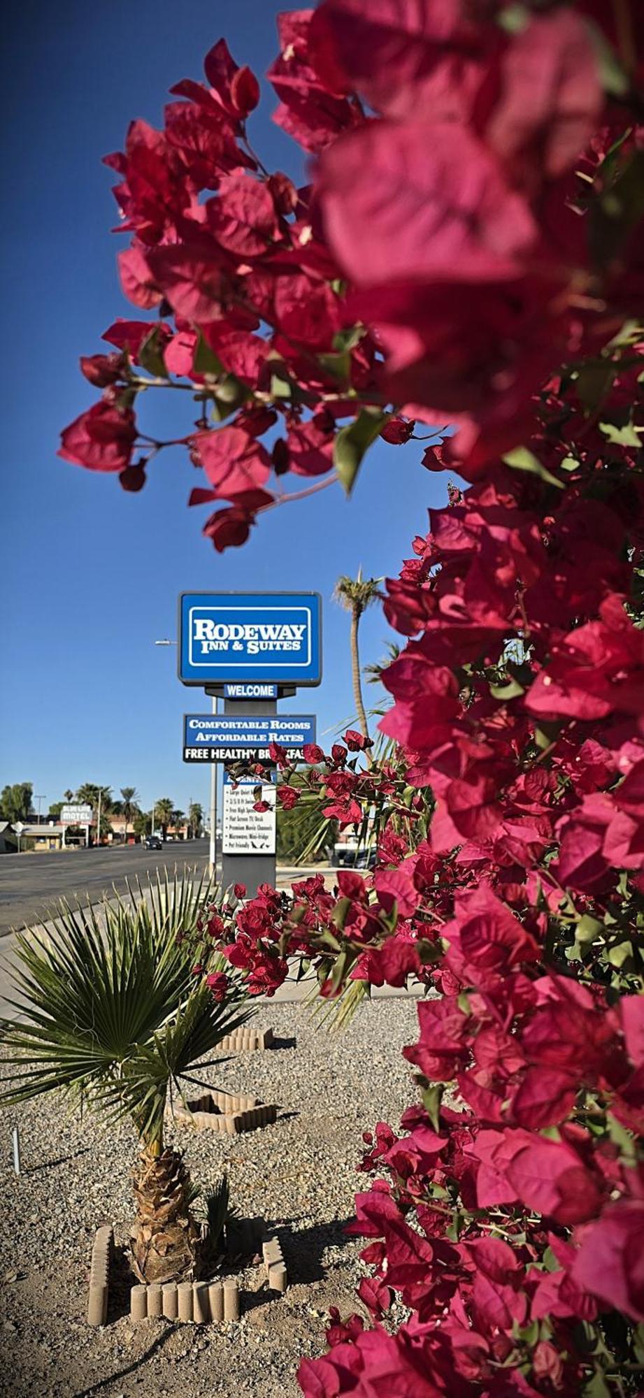 Rodeway & I-10 Hotel 2*